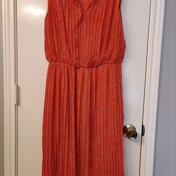 Orange Lined Pleated Dress - Picture 4 of 7